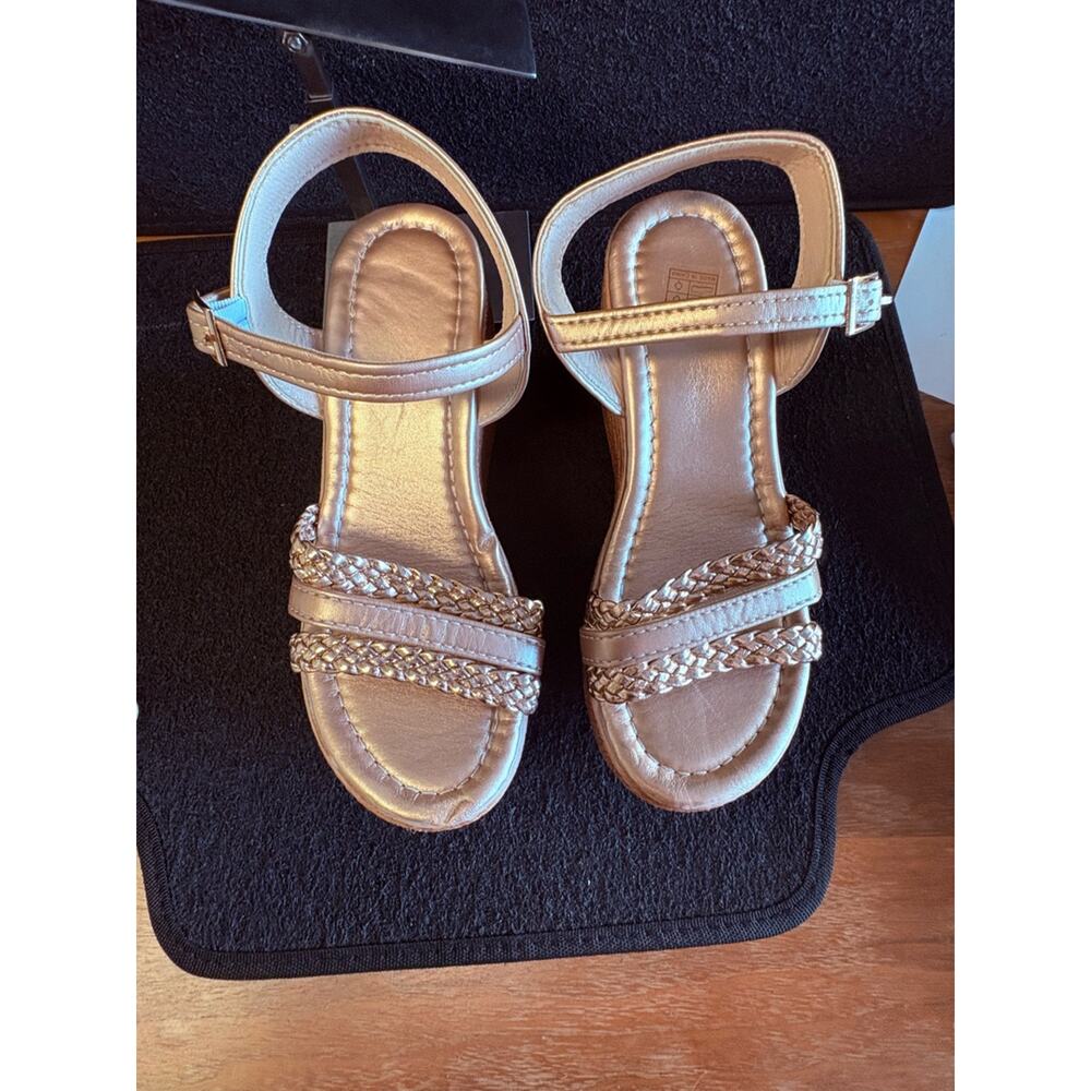Women’s Rose Gold Platform Wedge Sandals Size 35 (US 5.5) NWOT - Picture 2 of 3